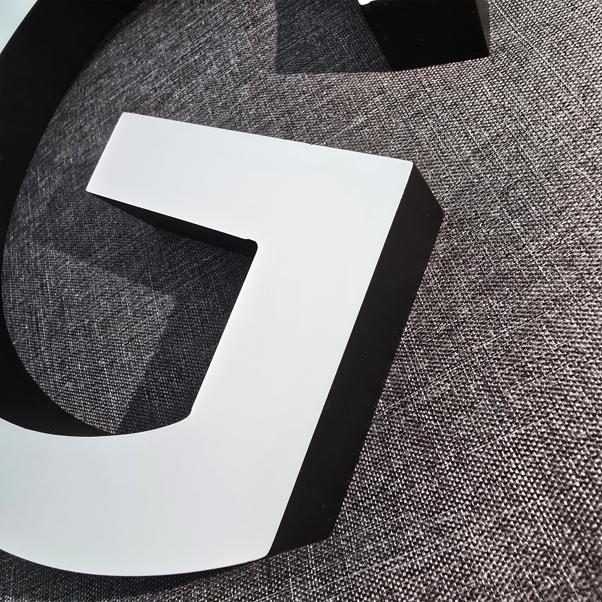 Custom Front-lit Acrylic Letters,Straight Edge，Business Storefront & Office Branding