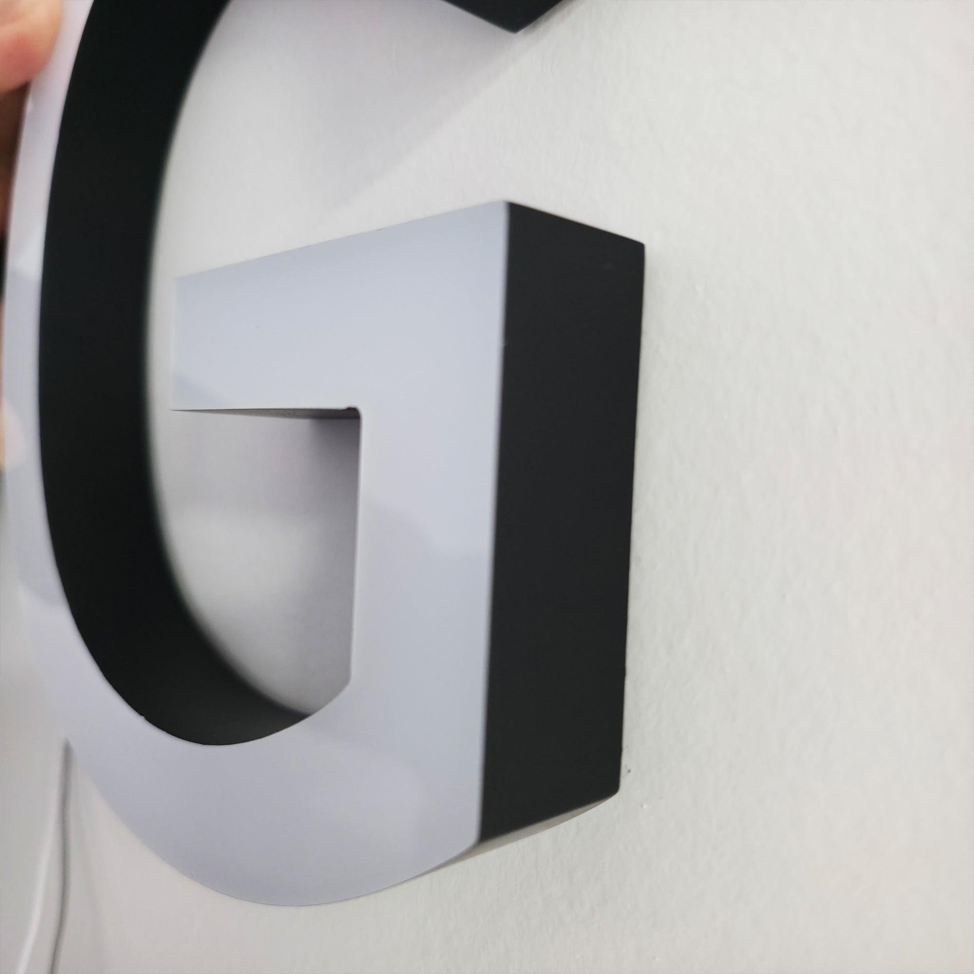 Custom Front-lit Acrylic Letters,Straight Edge，Business Storefront & Office Branding