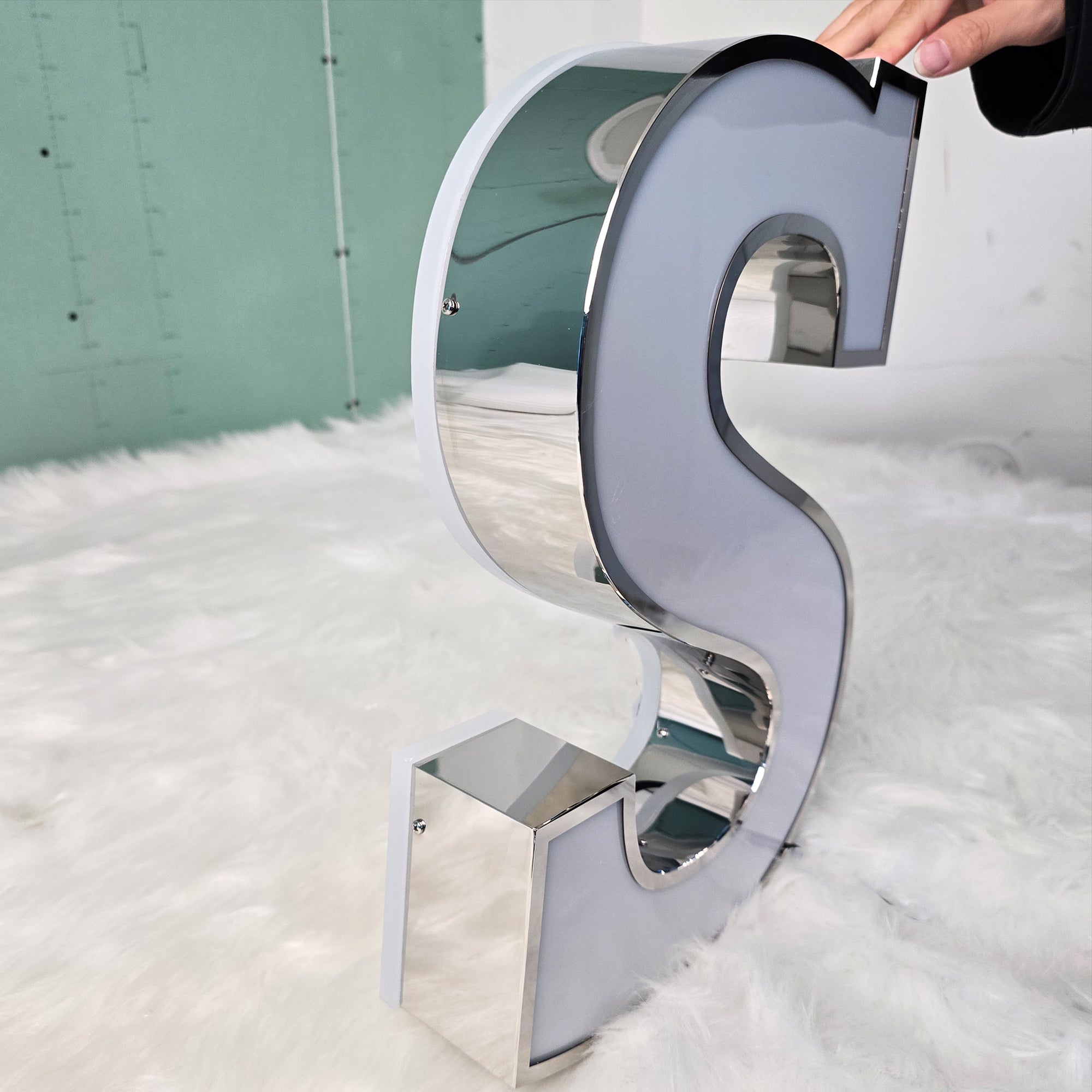 Custom Trim Cap Channel Letters Mirror Polished Stainless Steel Channel Letters LED Storefront & Commercial Signage